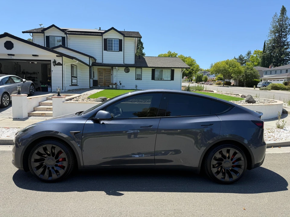 2022 Tesla Model Y Performance - Image 10 of 31