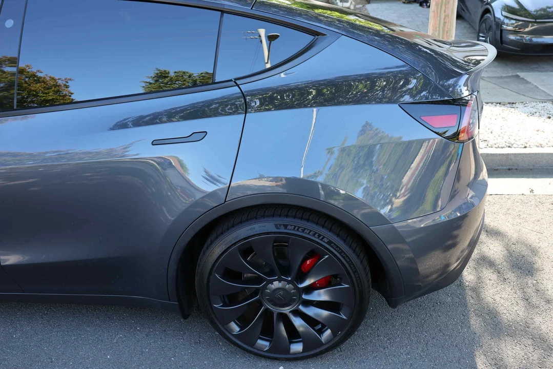 2022 Tesla Model Y Performance - Image 23 of 31