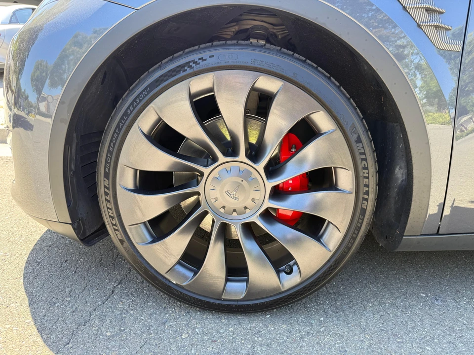 2022 Tesla Model Y Performance - Image 28 of 31