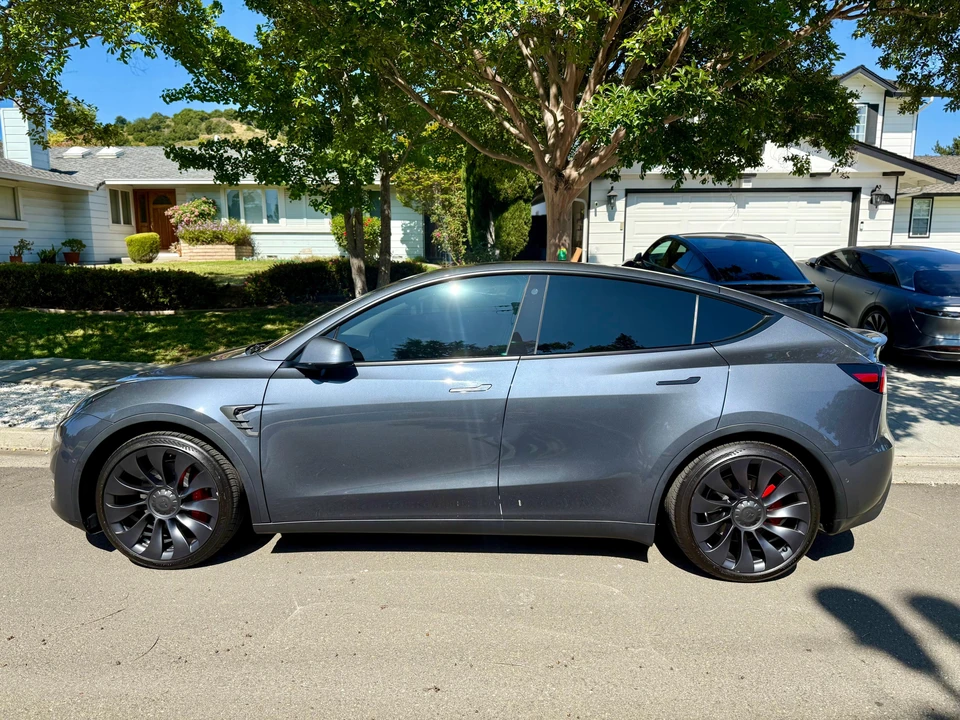 2022 Tesla Model Y Performance - Image 11 of 31