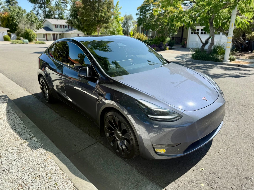 2022 Tesla Model Y Performance - Image 19 of 31