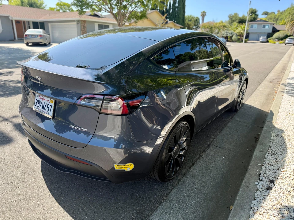 2022 Tesla Model Y Performance - Image 17 of 31