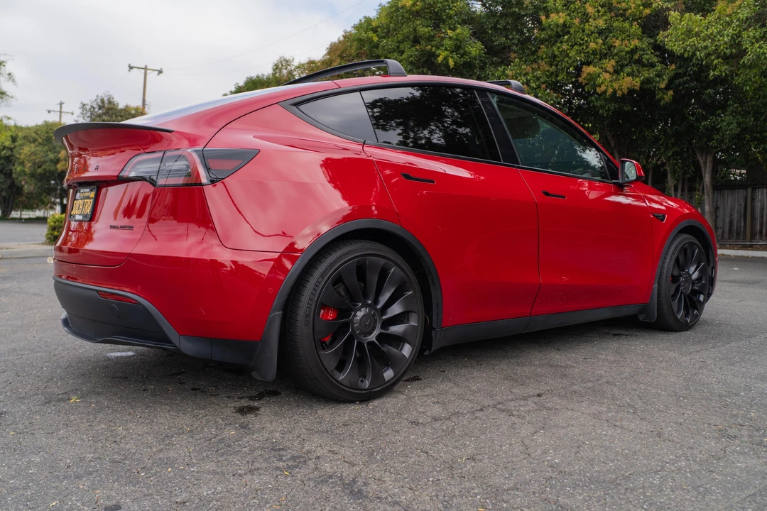 2022 Tesla Model Y Performance - Image 24 of 31