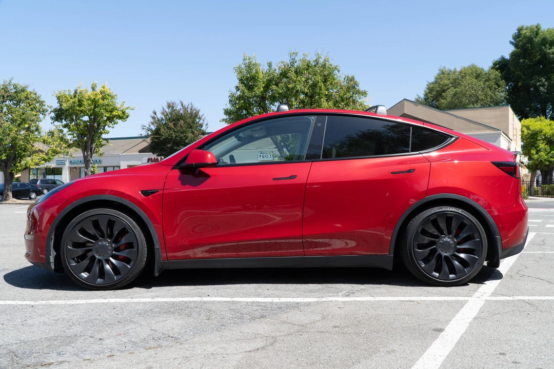 2022 Tesla Model Y Performance - Image 10 of 31