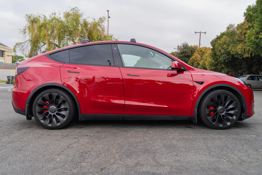 2022 Tesla Model Y Performance - Image 25 of 31
