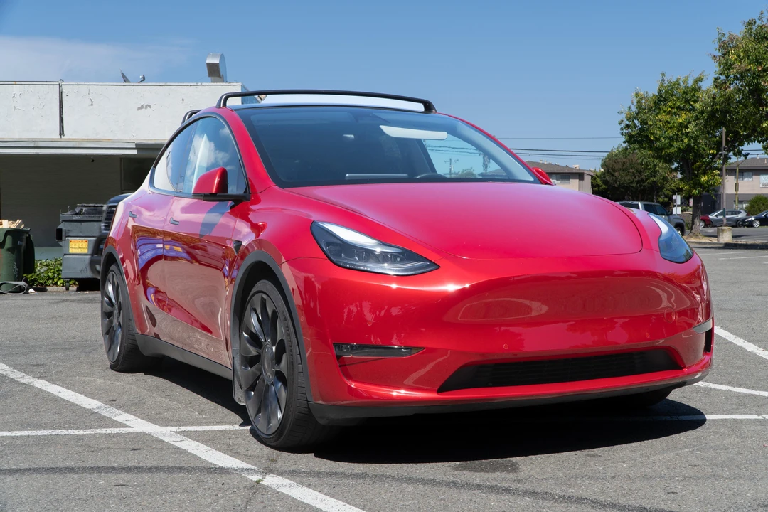 2022 Tesla Model Y Performance - Image 17 of 31