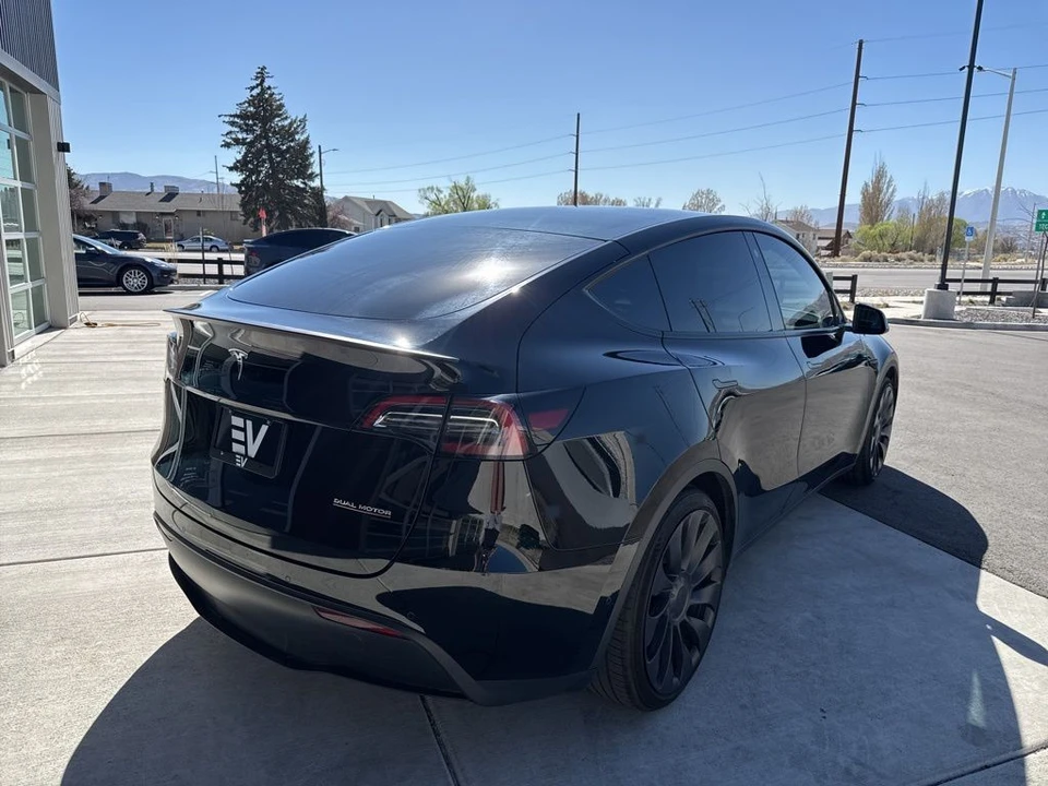 2022 Tesla Model Y Performance - Image 8 of 21