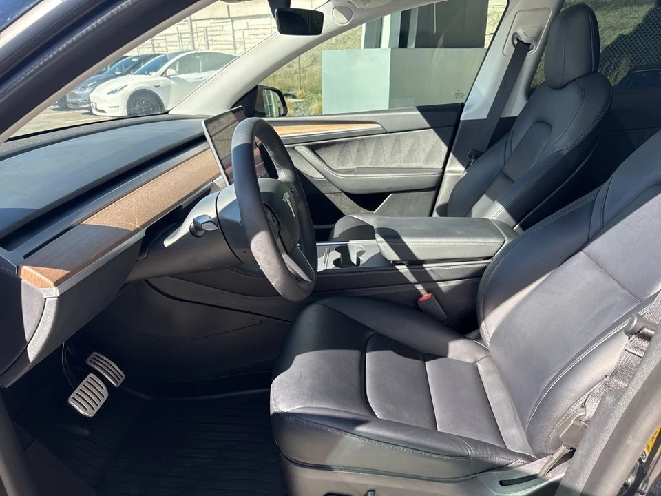 2022 Tesla Model Y Performance - Image 13 of 21
