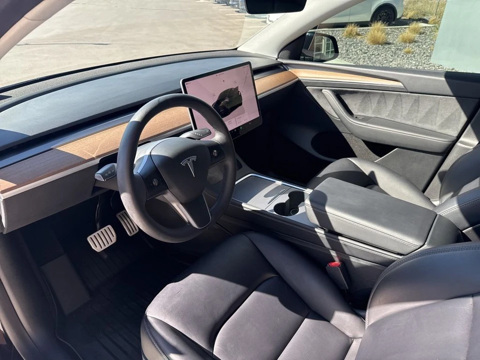 2022 Tesla Model Y Performance - Image 12 of 21