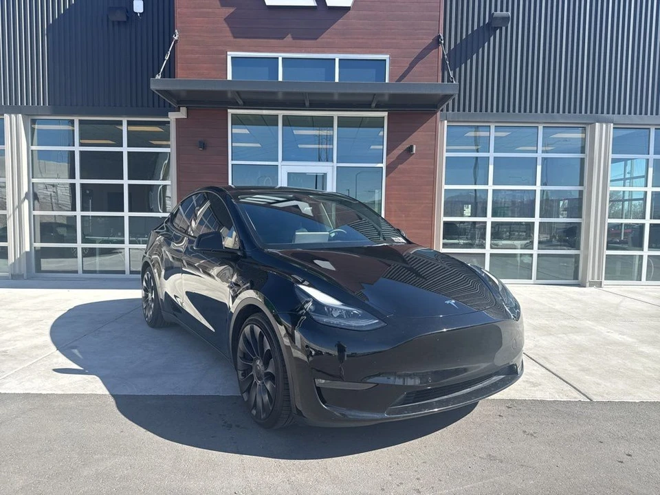 2022 Tesla Model Y Performance - Image 2 of 21