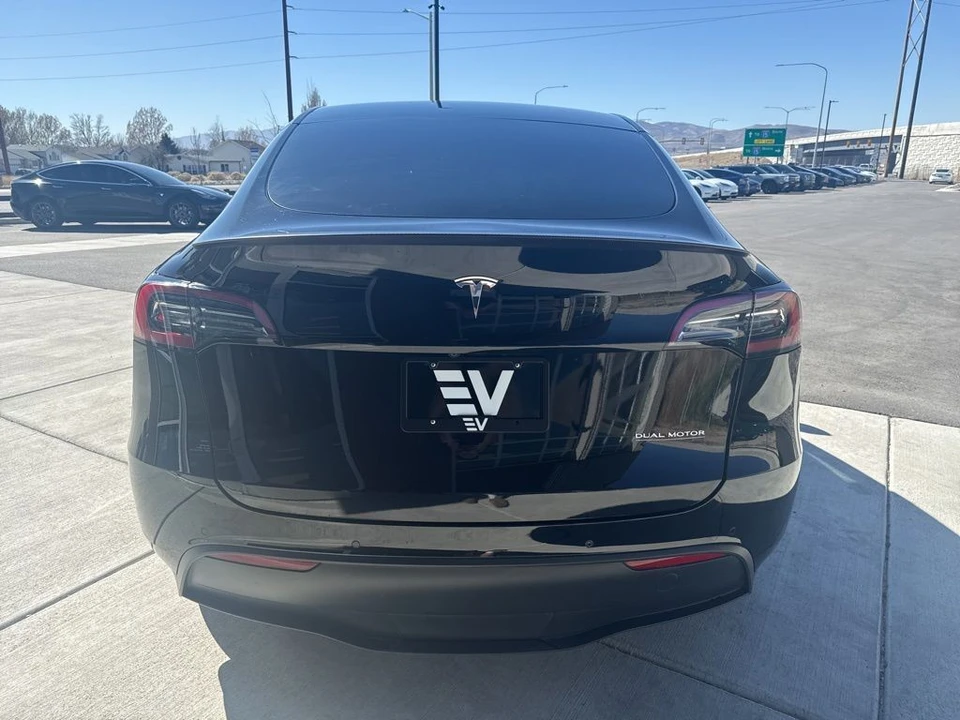 2022 Tesla Model Y Performance - Image 7 of 21