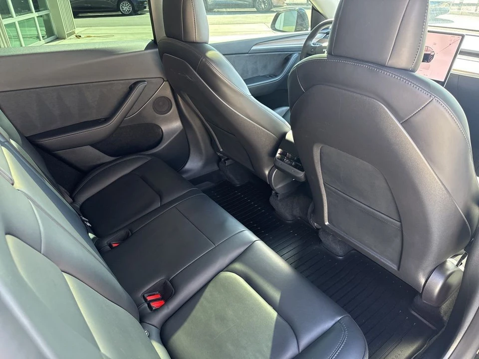 2022 Tesla Model Y Performance - Image 19 of 21