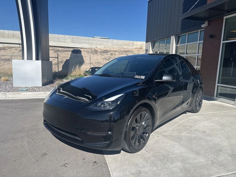 2022 Tesla Model Y Performance - Image 4 of 21