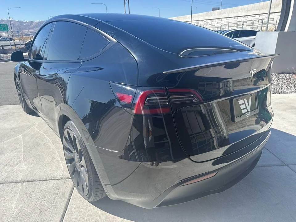 2022 Tesla Model Y Performance - Image 6 of 21