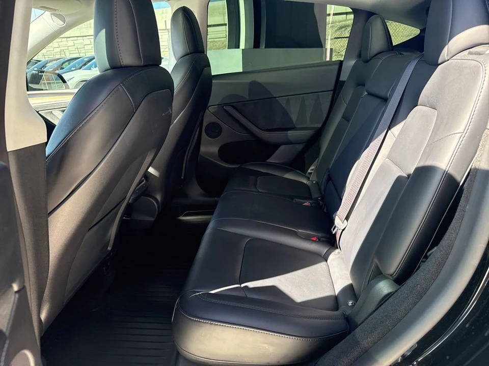 2022 Tesla Model Y Performance - Image 16 of 21