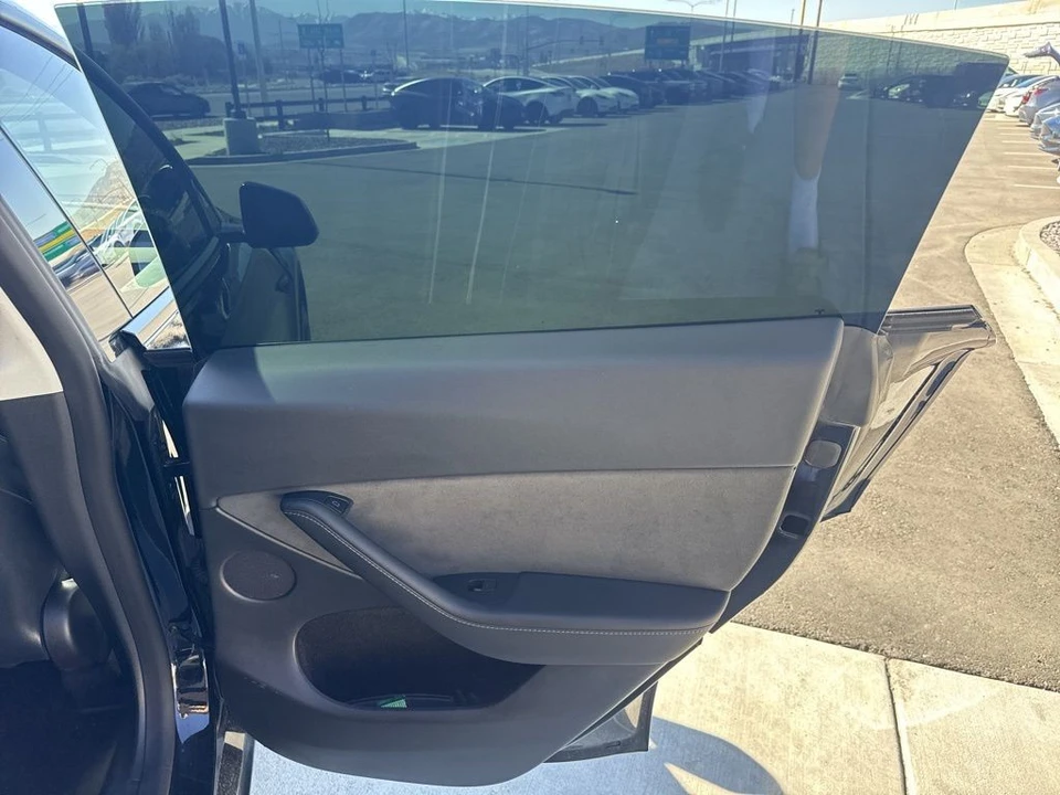 2022 Tesla Model Y Performance - Image 18 of 21