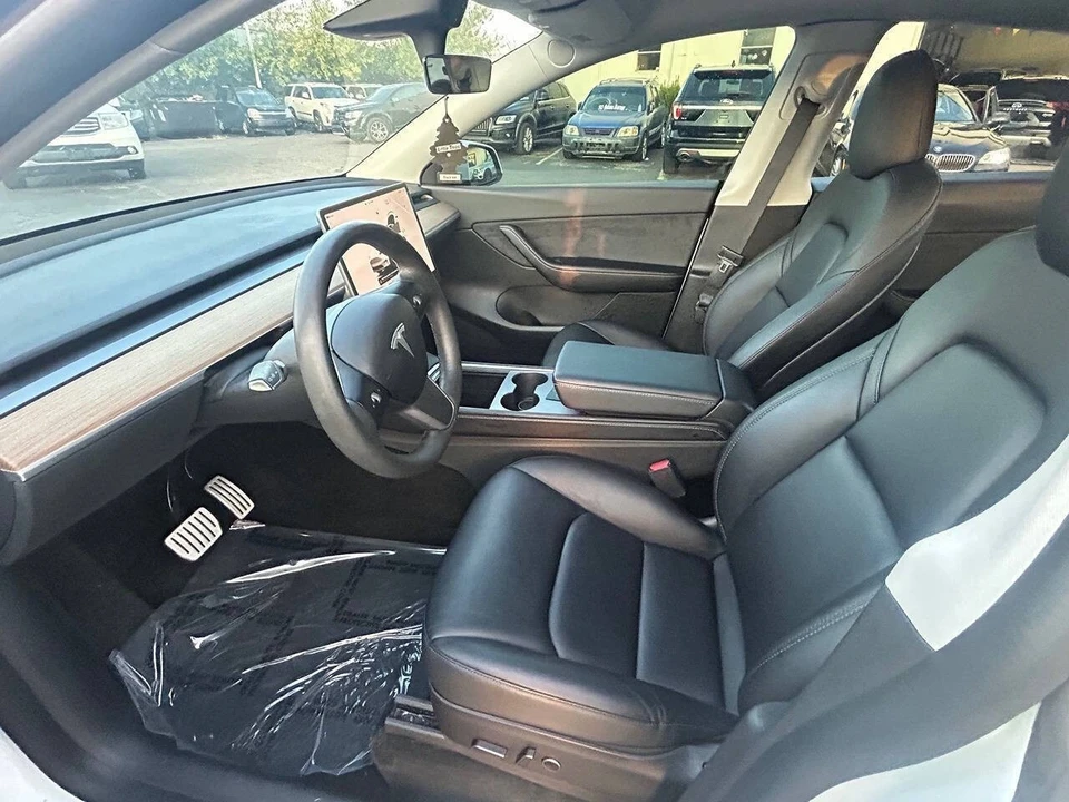 2022 Tesla Model Y Performance - Image 11 of 12