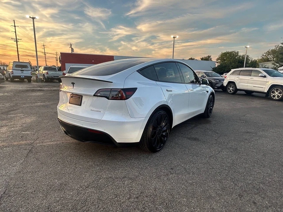 2022 Tesla Model Y Performance - Image 8 of 12