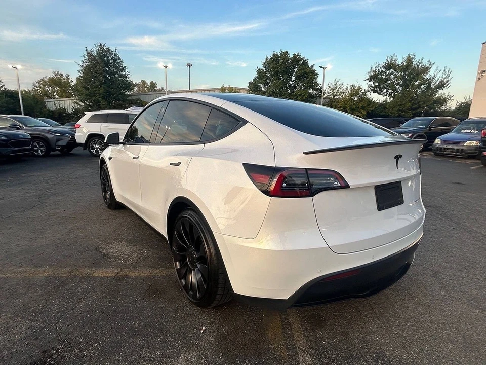 2022 Tesla Model Y Performance - Image 6 of 12