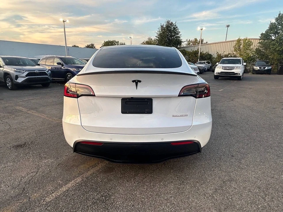 2022 Tesla Model Y Performance - Image 7 of 12