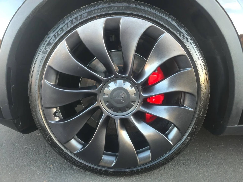 2022 Tesla Model Y Performance - Image 17 of 21