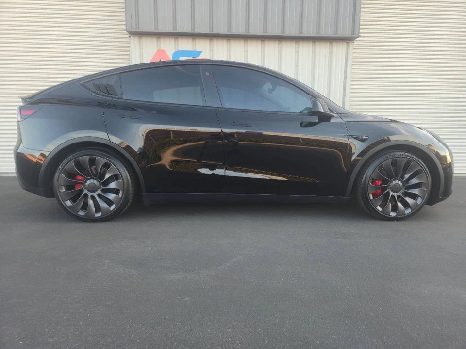 2022 Tesla Model Y Performance - Image 9 of 21