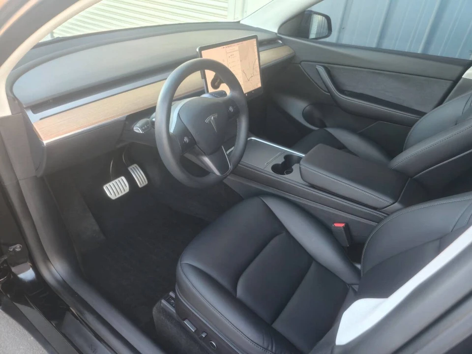 2022 Tesla Model Y Performance - Image 18 of 21