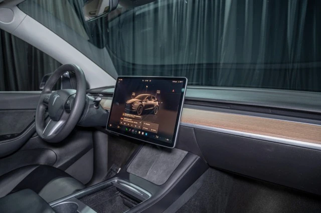 2022 Tesla Model Y Performance - Image 14 of 17