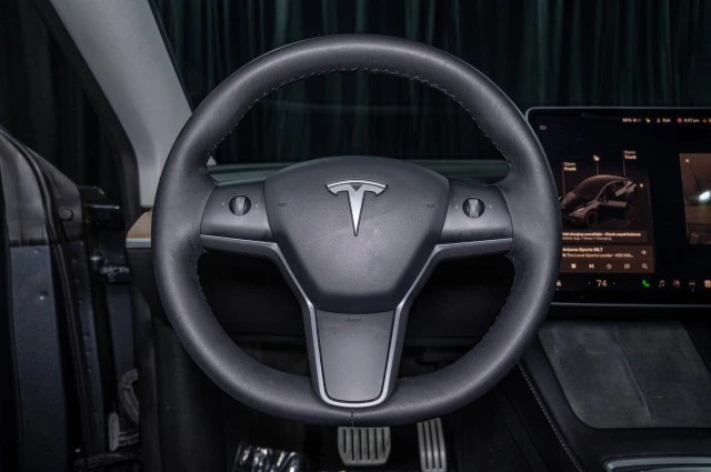 2022 Tesla Model Y Performance - Image 16 of 17