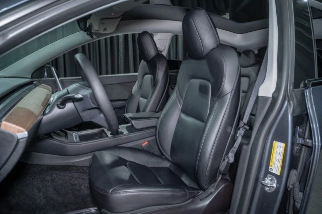 2022 Tesla Model Y Performance - Image 10 of 17