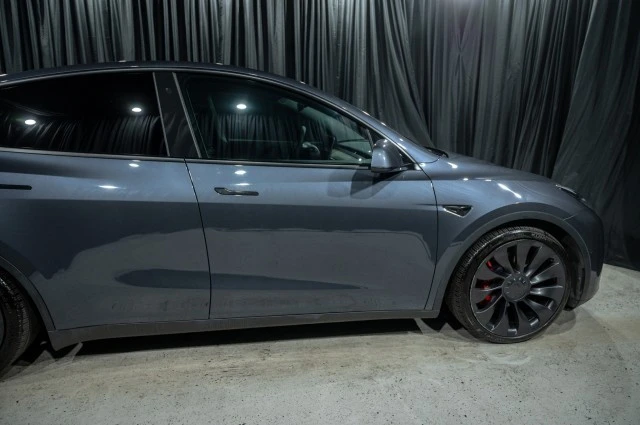 2022 Tesla Model Y Performance - Image 4 of 17