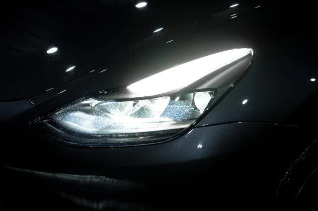 2022 Tesla Model Y Performance - Image 8 of 17