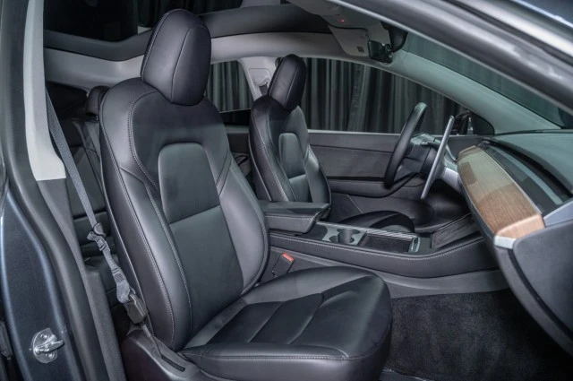2022 Tesla Model Y Performance - Image 13 of 17