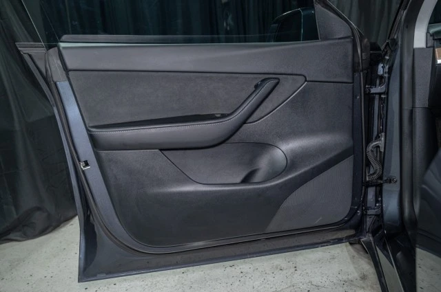 2022 Tesla Model Y Performance - Image 9 of 17
