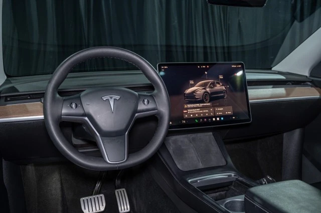 2022 Tesla Model Y Performance - Image 15 of 17