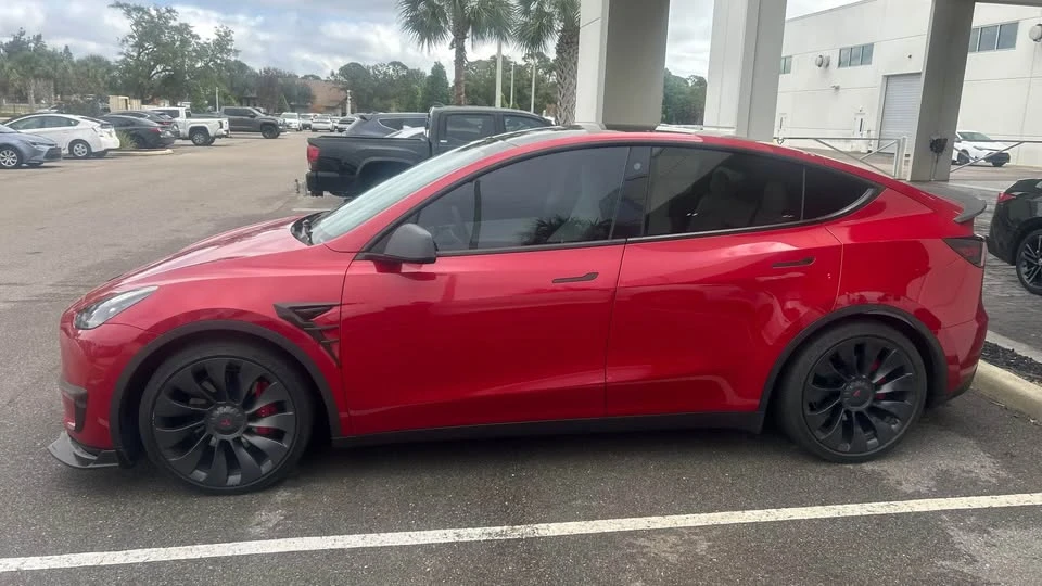 2022 Tesla Model Y Performance - Image 6 of 19
