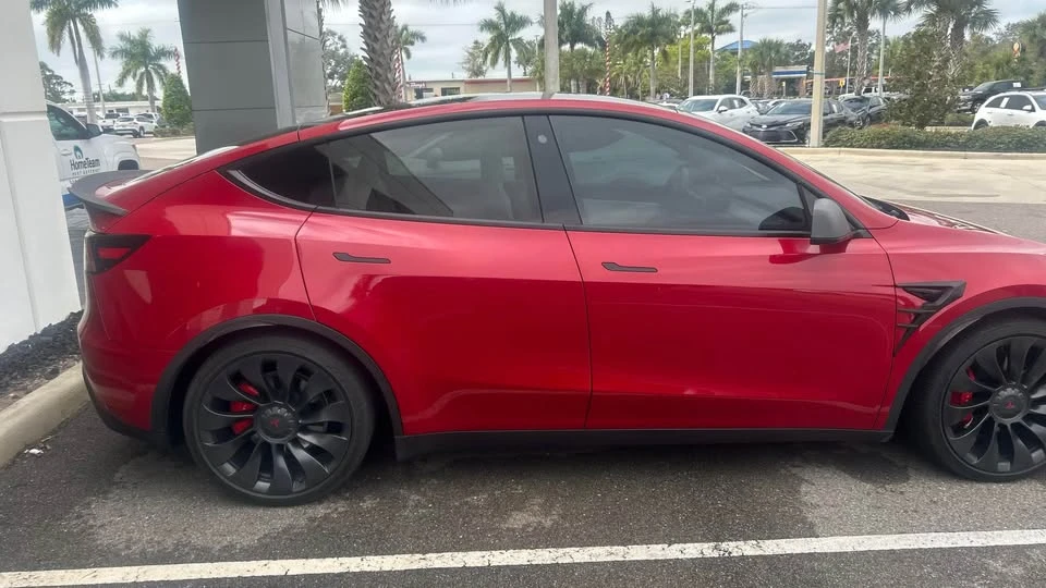 2022 Tesla Model Y Performance - Image 5 of 19