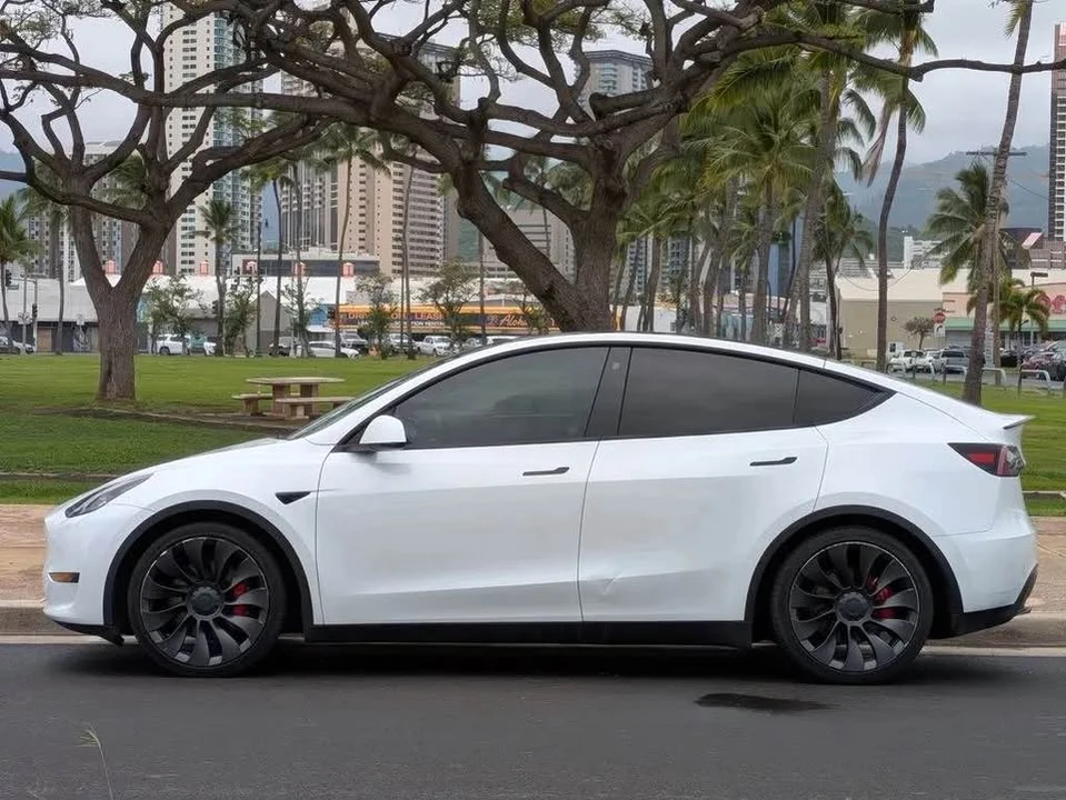 2022 Tesla Model Y Performance - Image 2 of 17