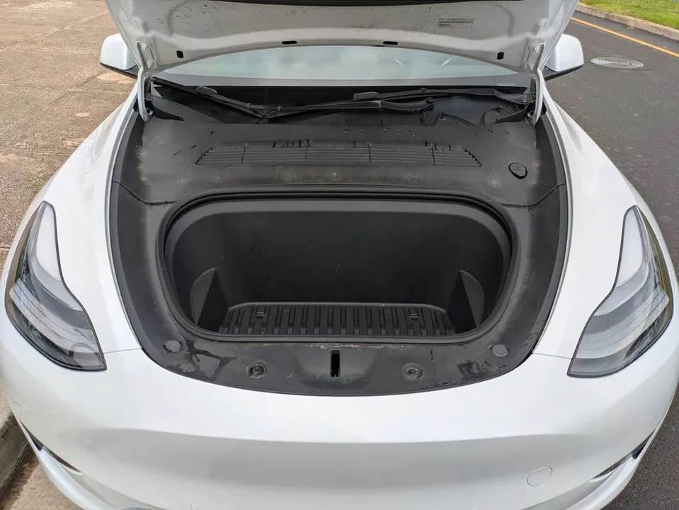 2022 Tesla Model Y Performance - Image 15 of 17