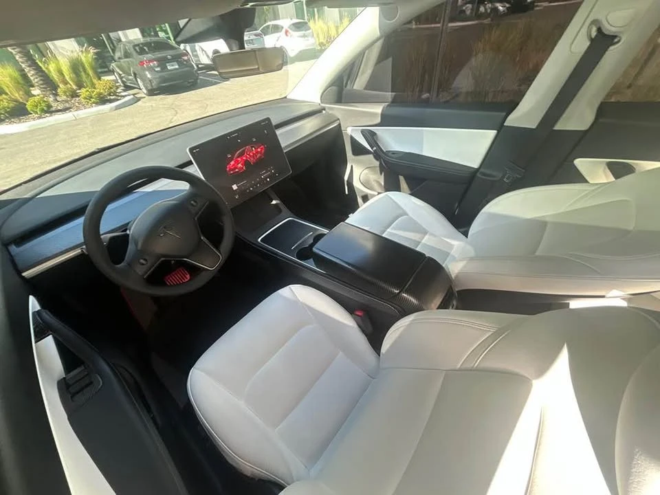 2022 Tesla Model Y Performance - Image 11 of 19