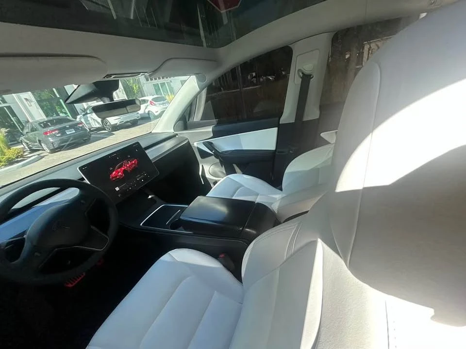 2022 Tesla Model Y Performance - Image 9 of 19