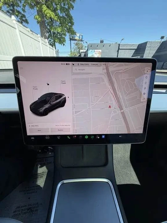 2022 Tesla Model Y Performance - Image 11 of 14