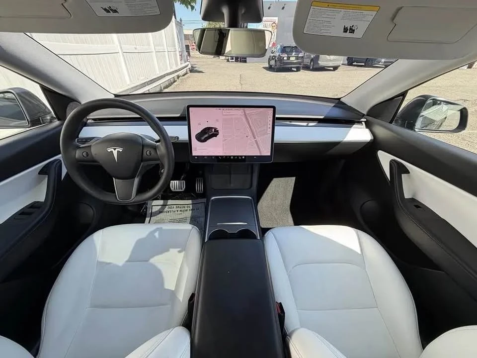 2022 Tesla Model Y Performance - Image 8 of 14