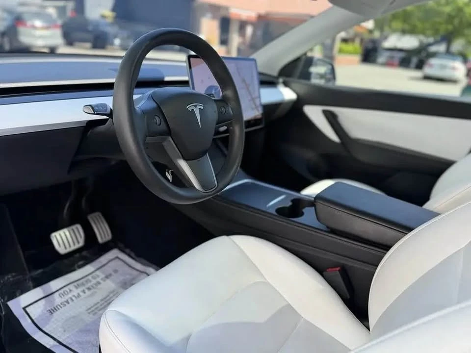 2022 Tesla Model Y Performance - Image 9 of 14