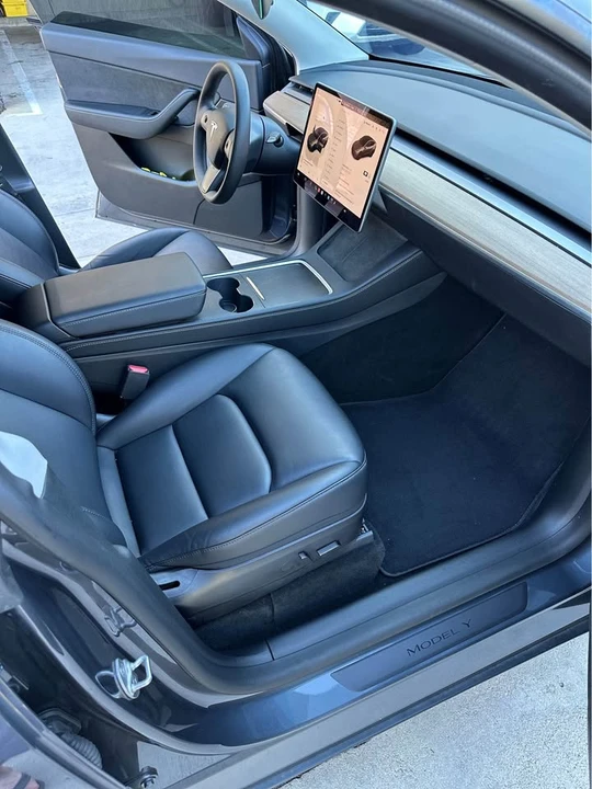 2022 Tesla Model Y Performance - Image 17 of 18