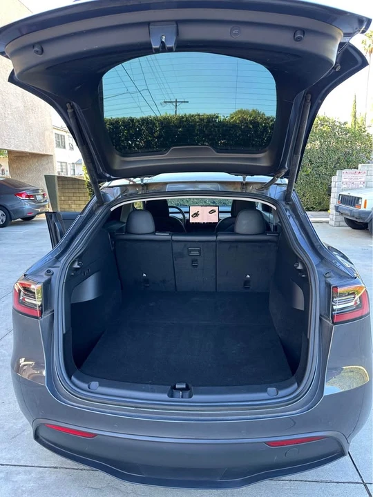 2022 Tesla Model Y Performance - Image 16 of 18