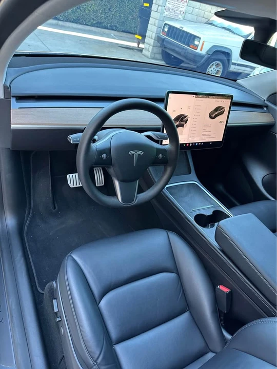 2022 Tesla Model Y Performance - Image 12 of 18