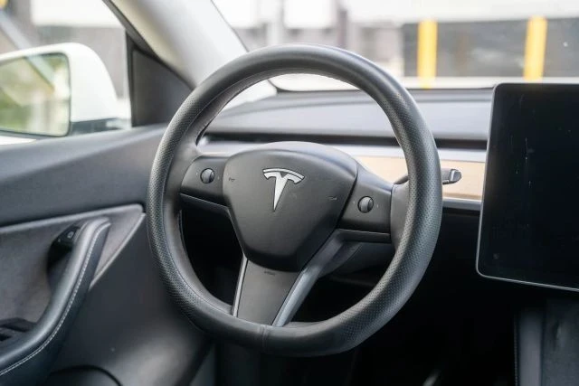 2022 Tesla Model Y Performance - Image 11 of 21