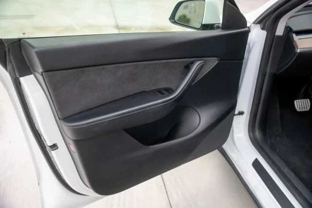 2022 Tesla Model Y Performance - Image 7 of 21