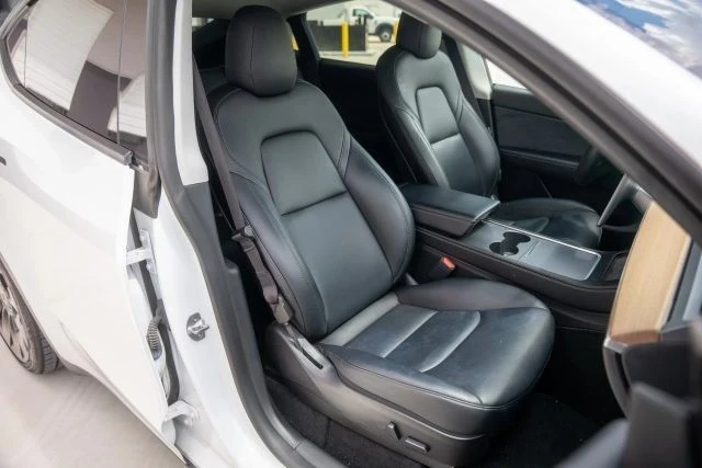 2022 Tesla Model Y Performance - Image 16 of 21